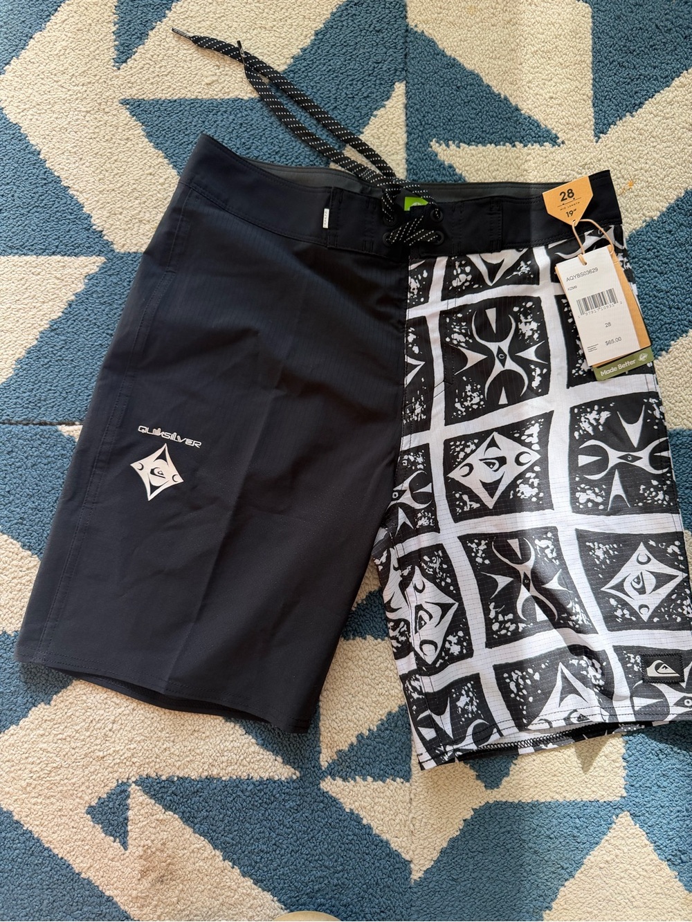 Quiksilver Black & White Men’s Graphic Boardshorts